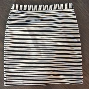 Loft by Ann Taylor black and white stripe skirt 8